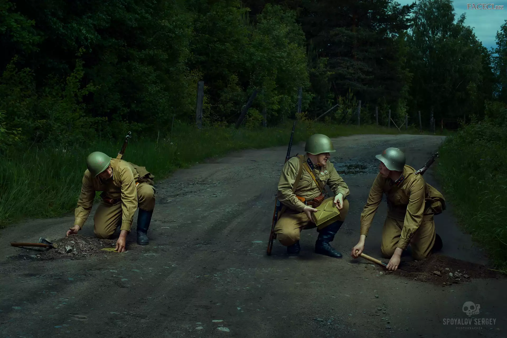 Droga, Miny, Żołnierze, Las